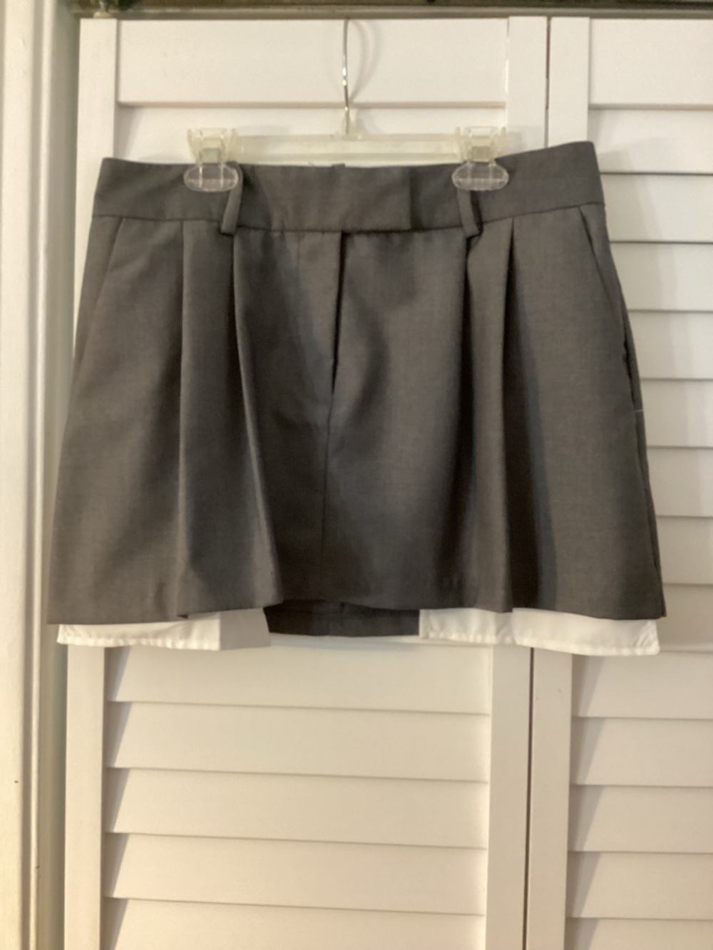 Wayf Gray Pleated Mini Skirt with White Underlayer Accent Size M